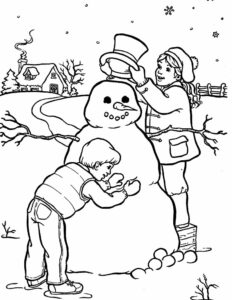 les enfants font un bonhomme de neige