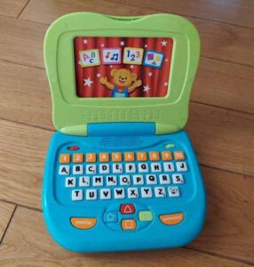laptop na obrazki – Having fun with children